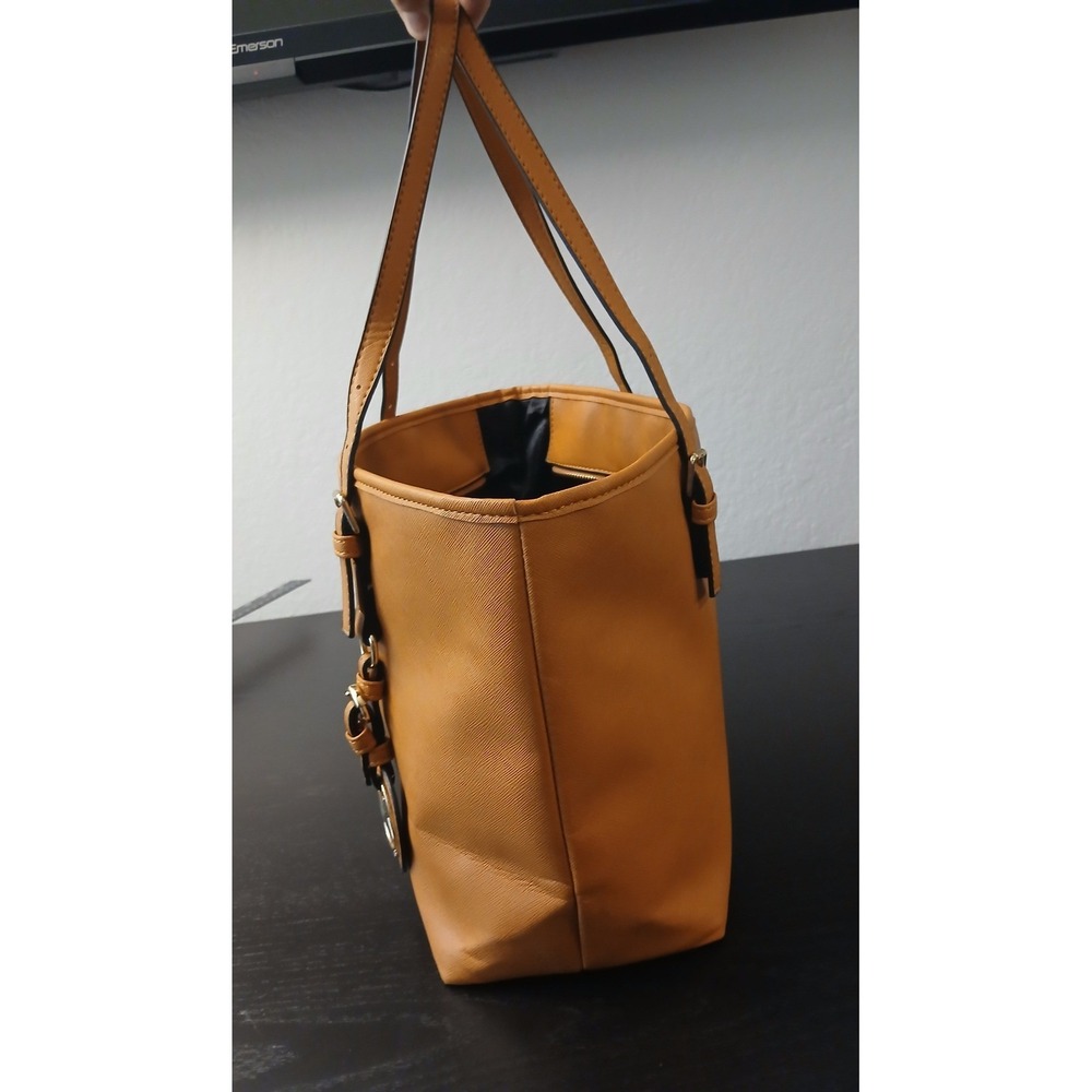 Michael Kors Jet Set Travel Tote Tan Saffiano Leather Gold Hardware - Picture 6 of 16
